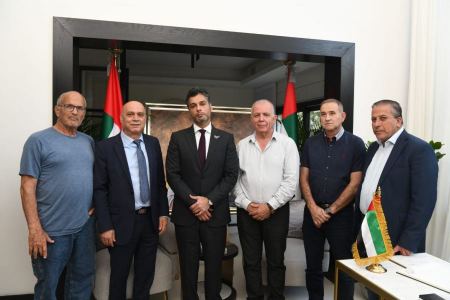 فريج ولفيف من رؤساء السلطات المحلية العربية يقدمون واجب العزاء لسفير الإمارات